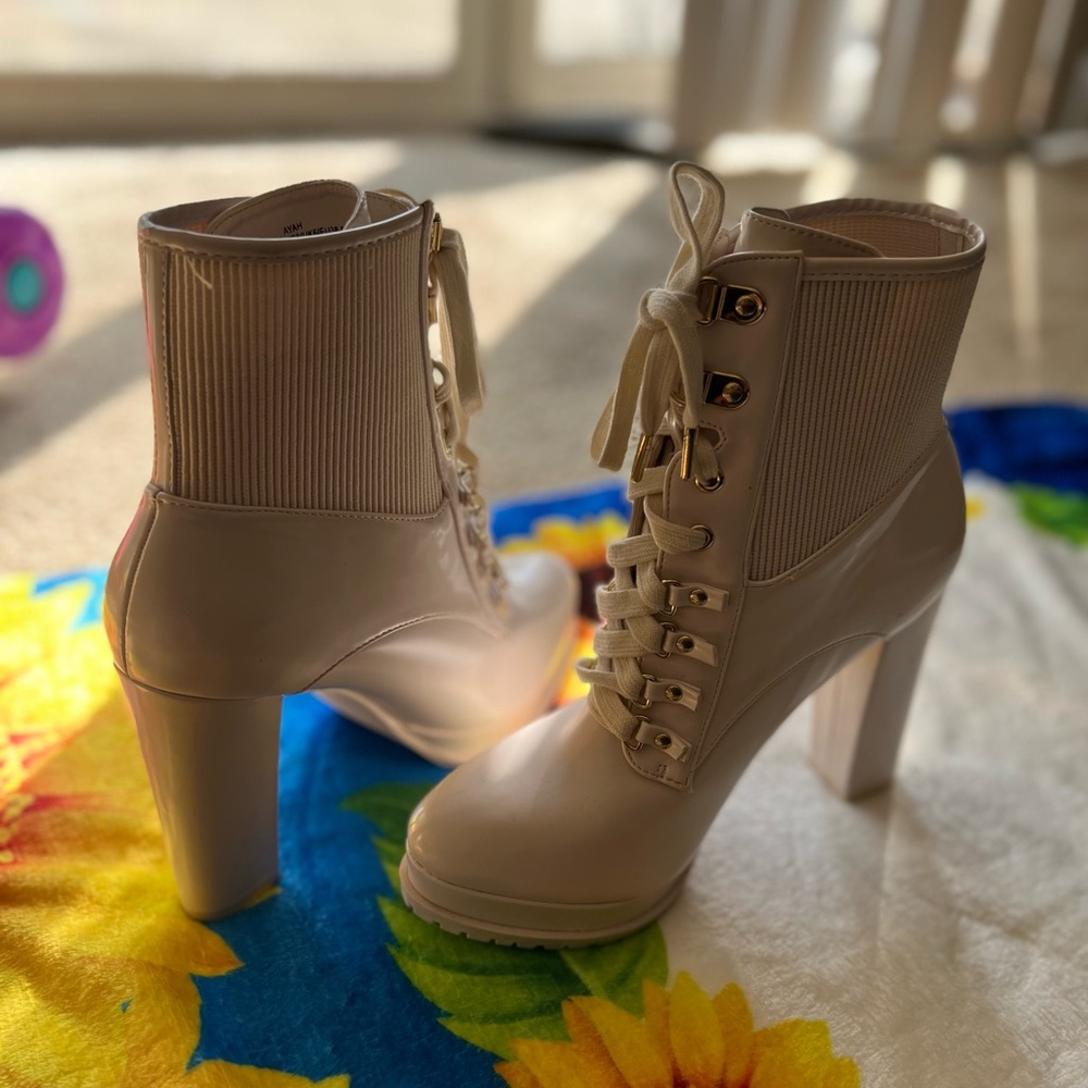 Leather White Heeled Boots 🥥👡🤍
